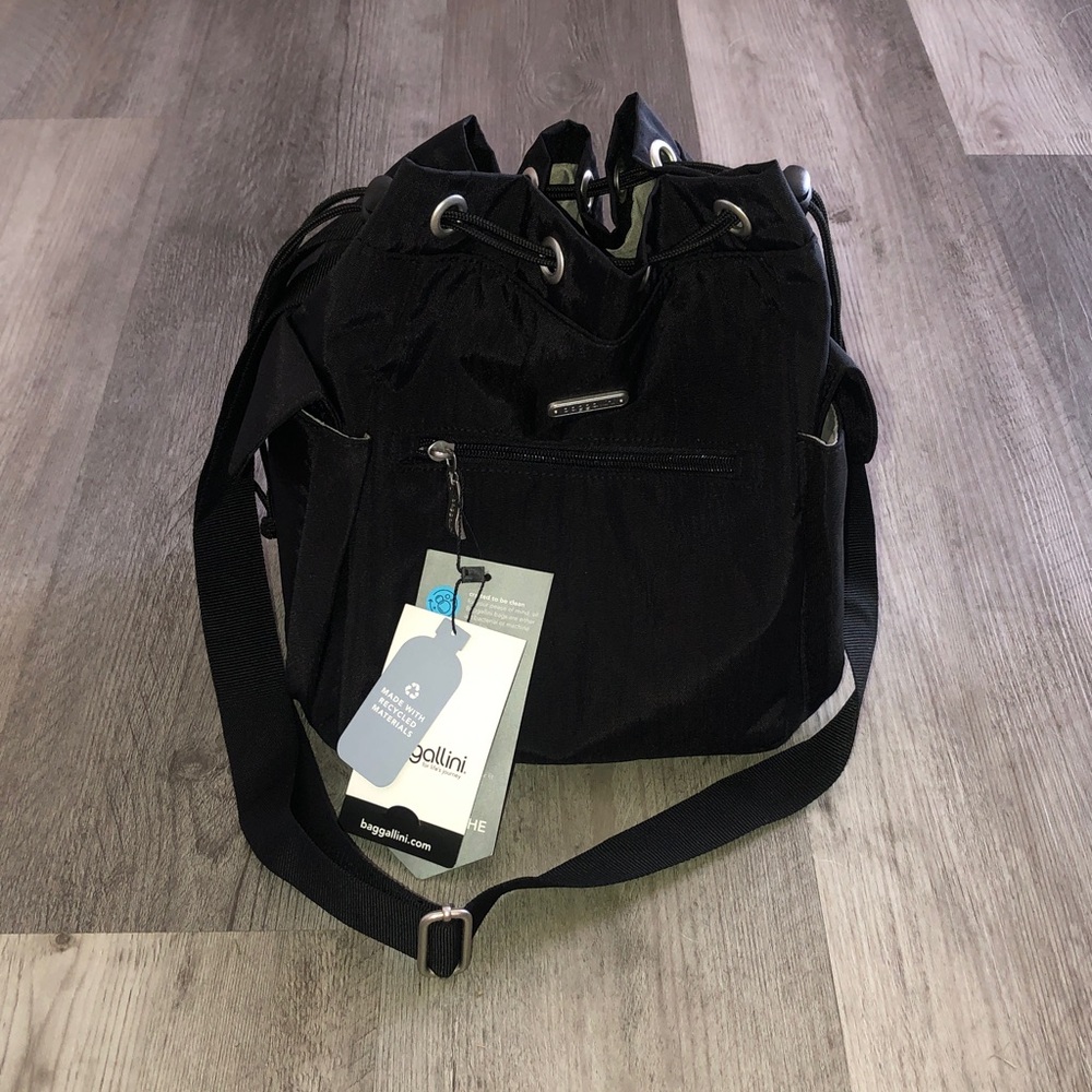 baggallini Modern Everywhere Nylon Black Drawstring Crossbody Bucket Bag NWT - Picture 16 of 16